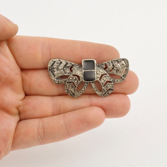 Vintage Bow Brooch Brutalist Style Silver Tone Black Enamel - Picture 4 of 4